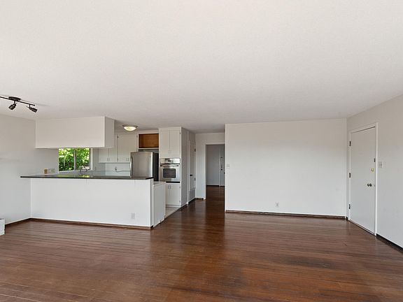5th image of 2395 Paradise Dr