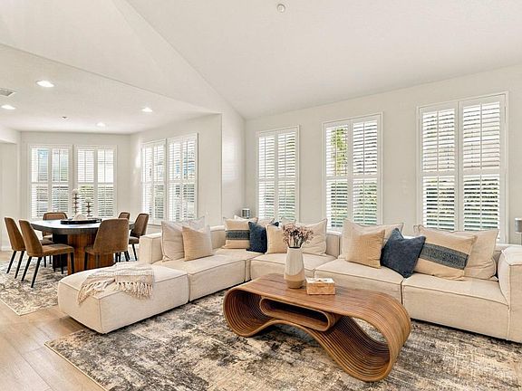 4th image of 4792 Beachwood Ct