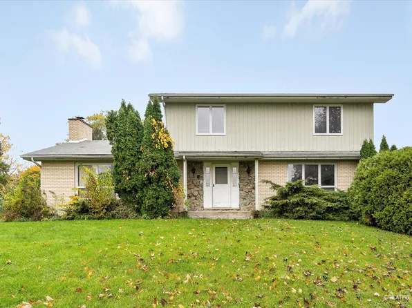 (undisclosed Address), St Charles, IL 60175