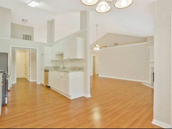 4th image of 730 Arbour Glenn Ct #B04