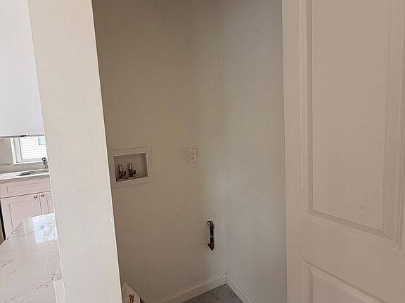 3rd image of 581 W Caswell Ave #2