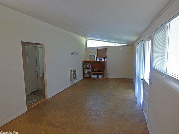 3rd image of 125 Hiawatha Dr