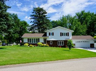 731 12th St NE, Valley City, ND 58072
