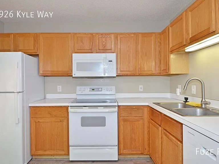 1926 Kyle Way — Photo 7