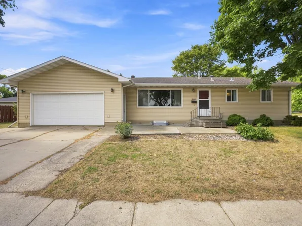 2101 20th St S, Moorhead, MN 56560