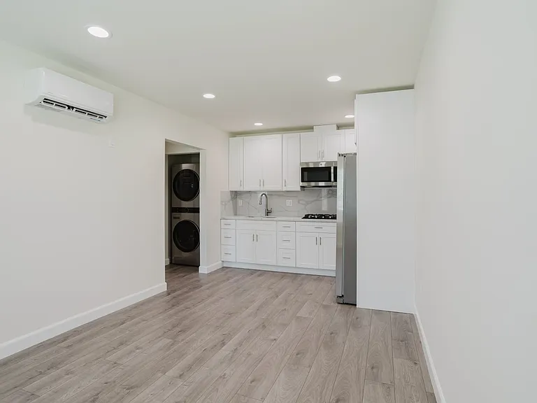 8503 1/2 Cranford Ave — Photo 5