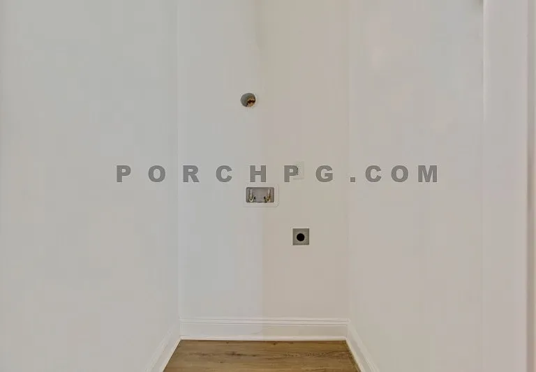 49 E 16th St SW #B — Photo 32