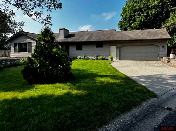 736 Valley View Rd, Saint Peter, MN 56082