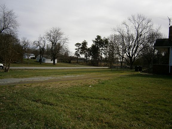 4th image of 1611 Piedmont Way