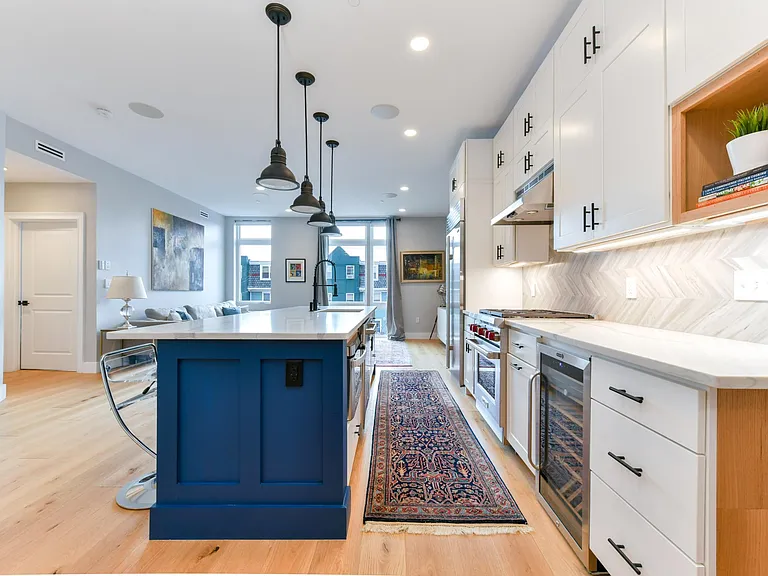 170 W Broadway #204 — Photo 6