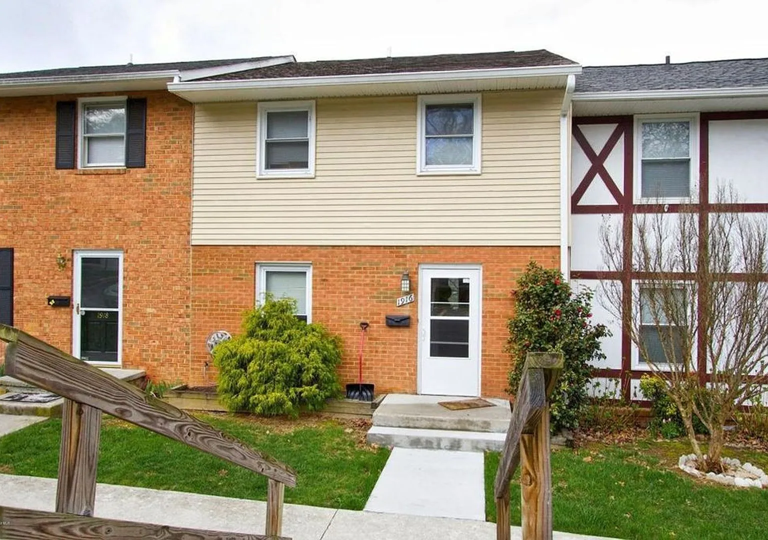 3 Bedroom 3.5 Bath Townhouse — Photo 1