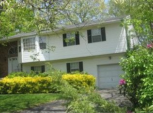 37 Pine Tree Dr, Shirley, NY 11967