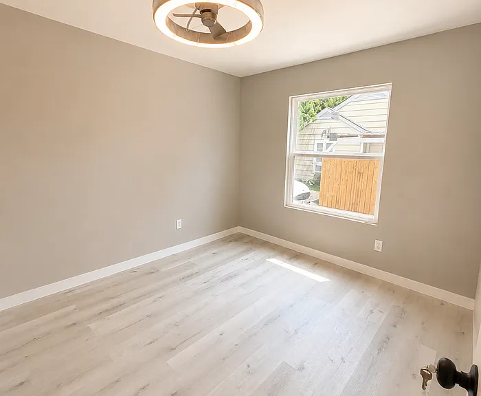 504 E Mason St — Photo 9