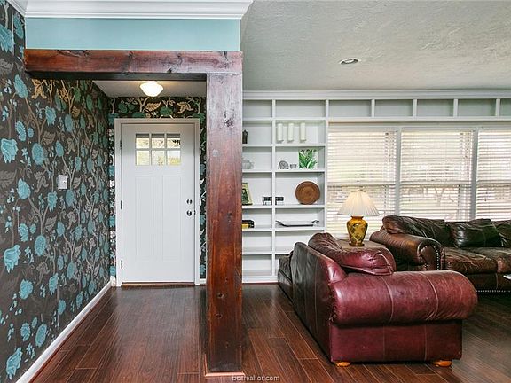 4th image of 733 Garden Acres Blvd