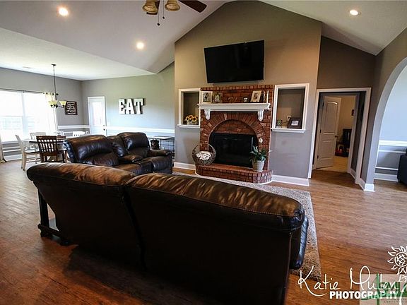 3rd image of 40 Evans Ln NE