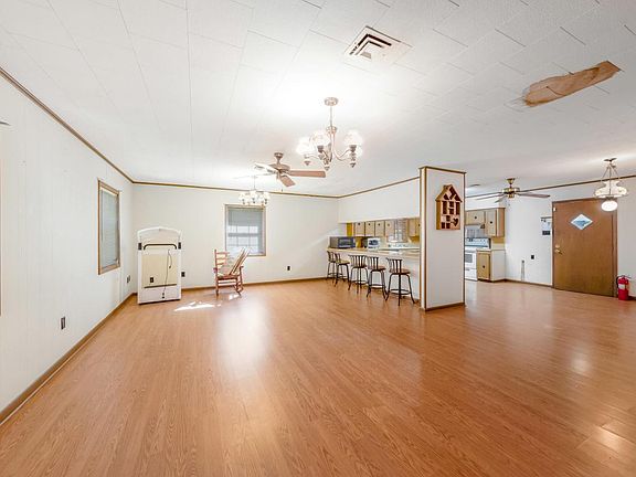 3rd image of 2040 E Main St