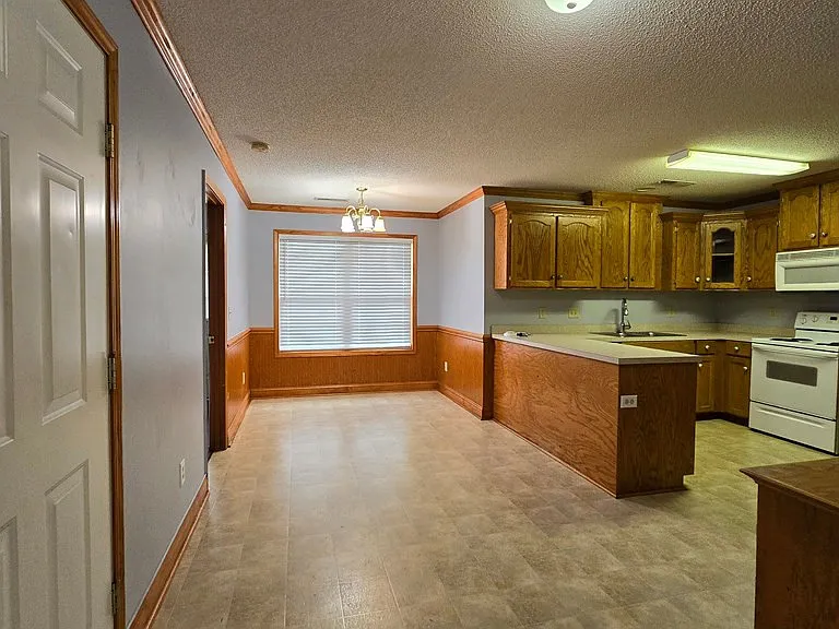 3563 Beacon Dr — Photo 4