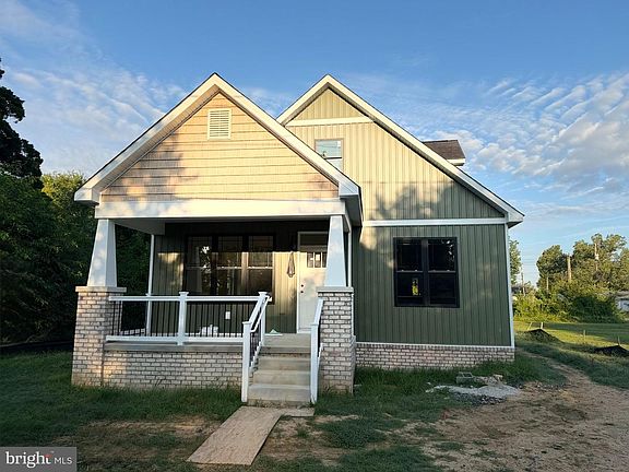 2nd image of 19 Bancroft Ave