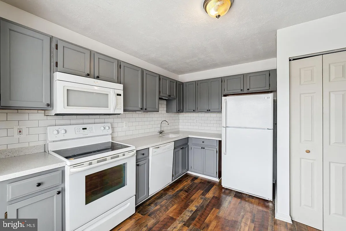 Building Photo - 16250 Taconic Cir