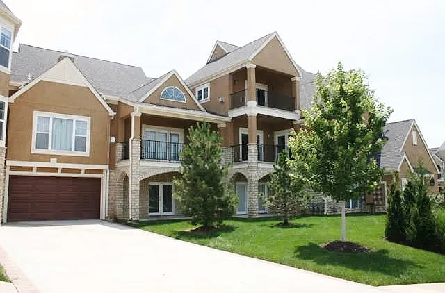 Mansions At Canyon Creek Apartments — Photo 5
