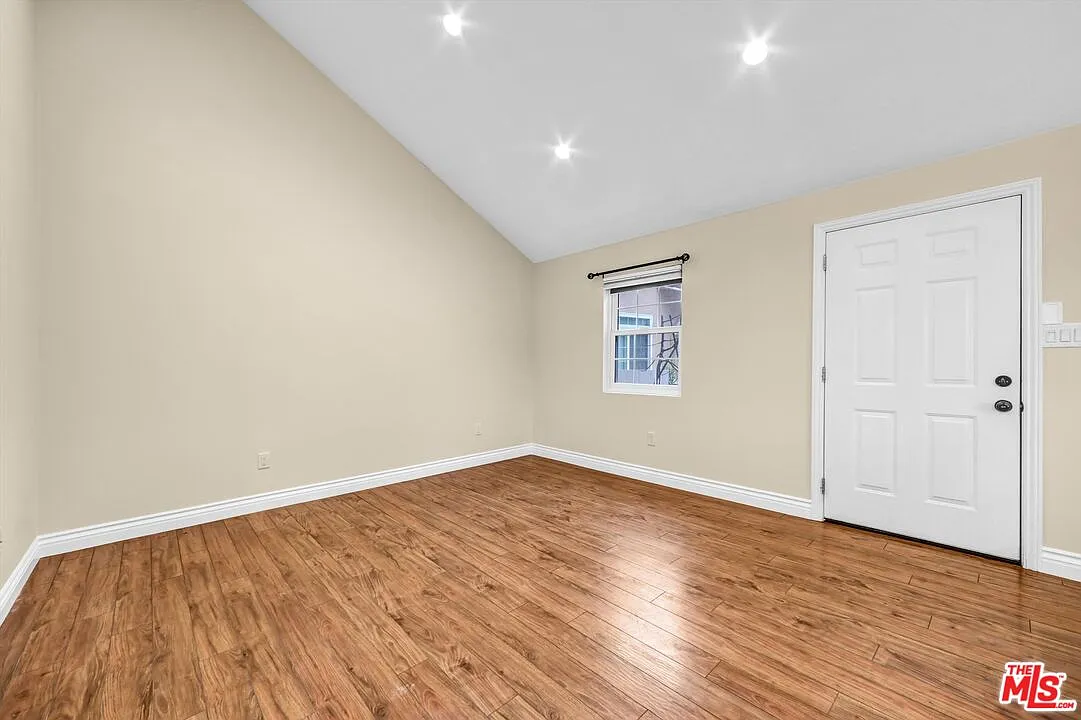 2 bed, 1.0 bath, 850 sqft, $3,600 — Photo 4