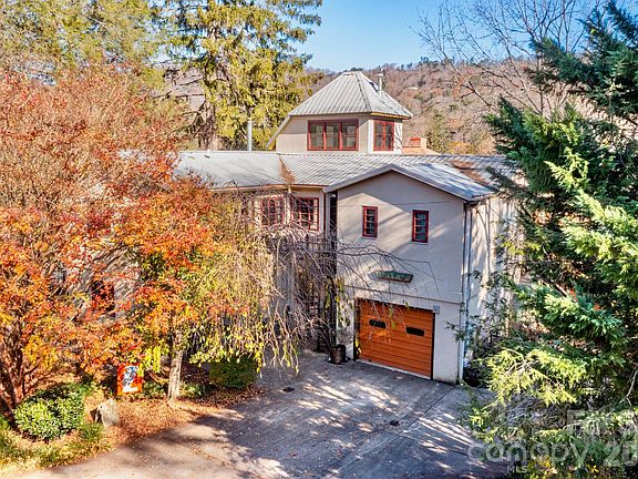 2nd image of 297 Hillside St