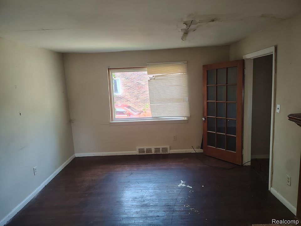 19399 Revere St, photo 5