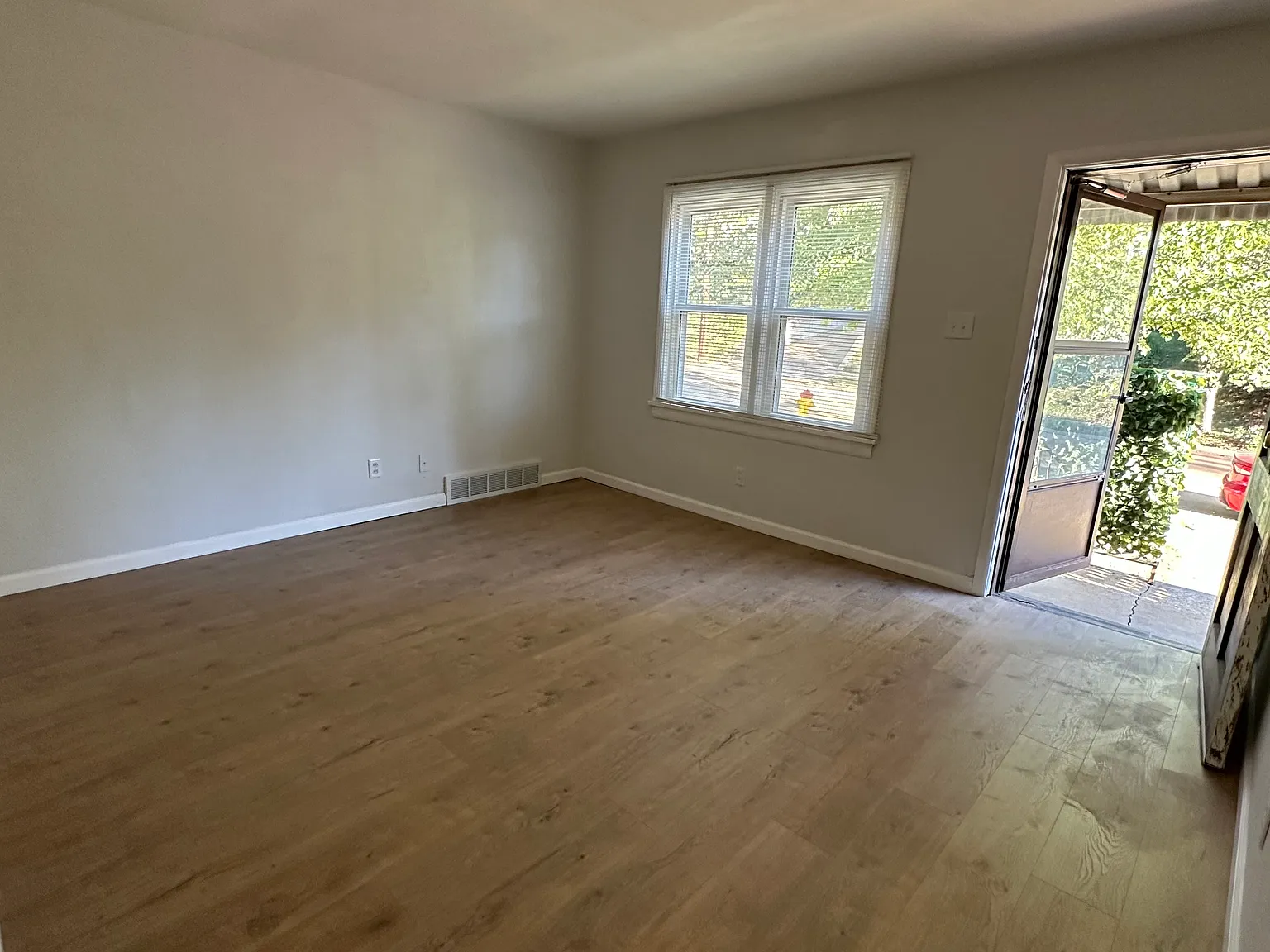 1 bed, 940 sqft, $1,175 — Photo 3