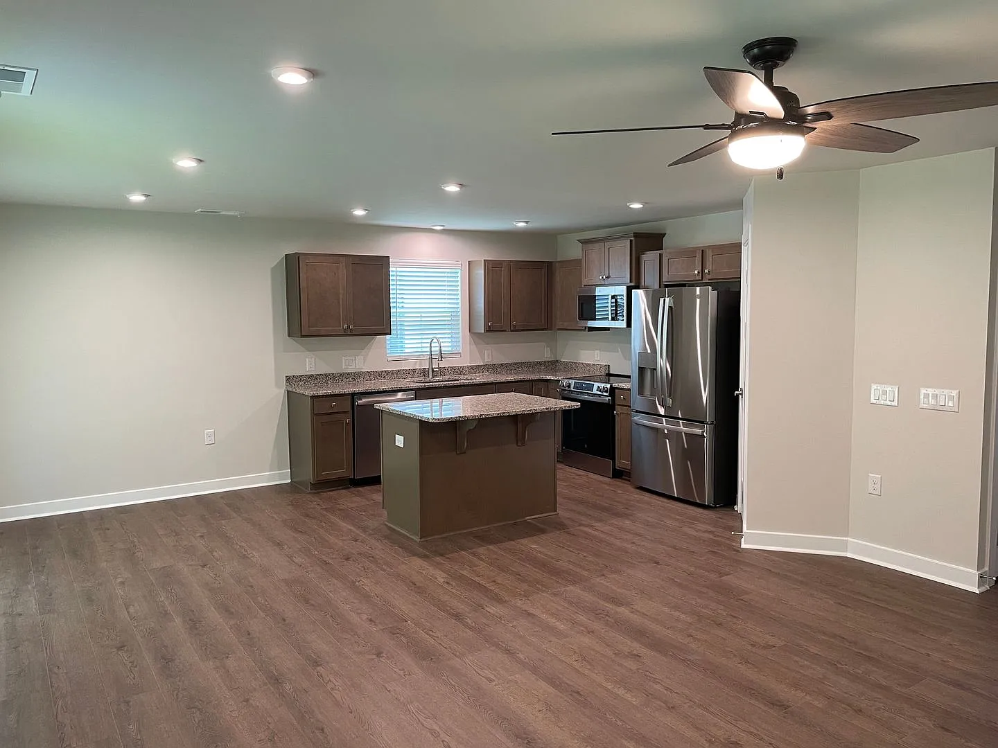 3 Bedroom 2 Bathroom House In Hickman's Crossing — Photo 2