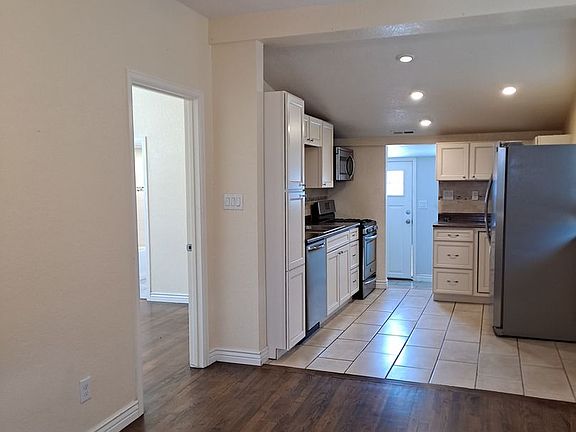3rd image of 538 W Corona Ave