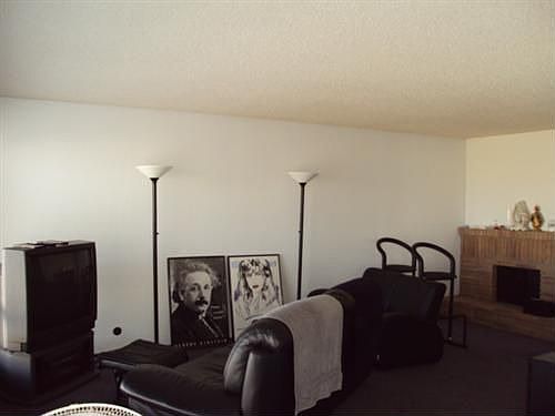 2nd image of 302 Sawyer St