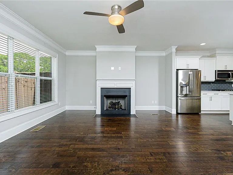 1299 Linden Ct NE — Photo 17