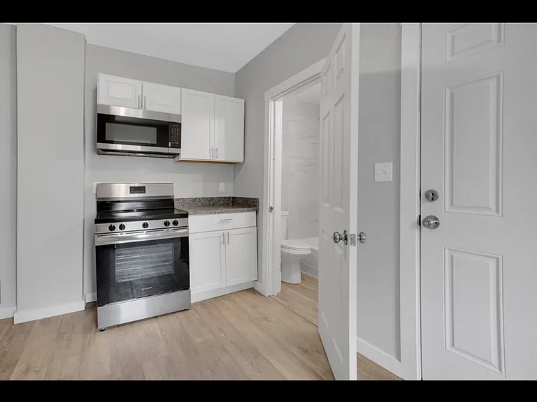13 Canal St #A — Photo 3