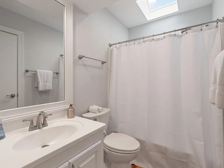 1112 Daffodil Ln — Photo 10