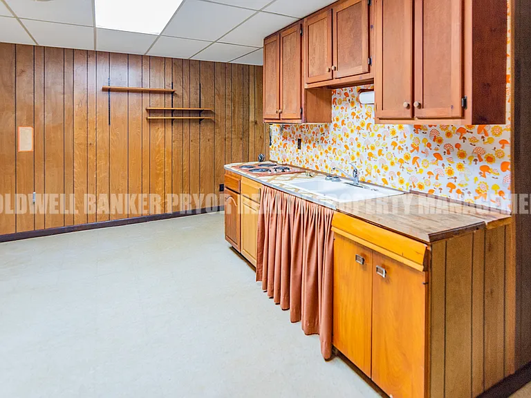 165 Lakeshore Ct — Photo 32