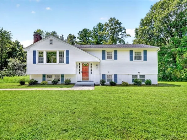 11 Appletree Ln, Bedford, MA 01730