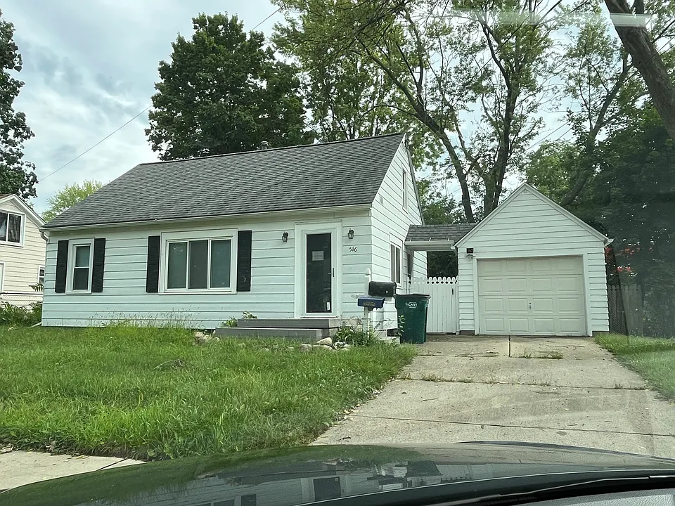 516 Robert St