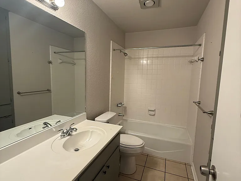 2516 Howellwood Way #B — Photo 18