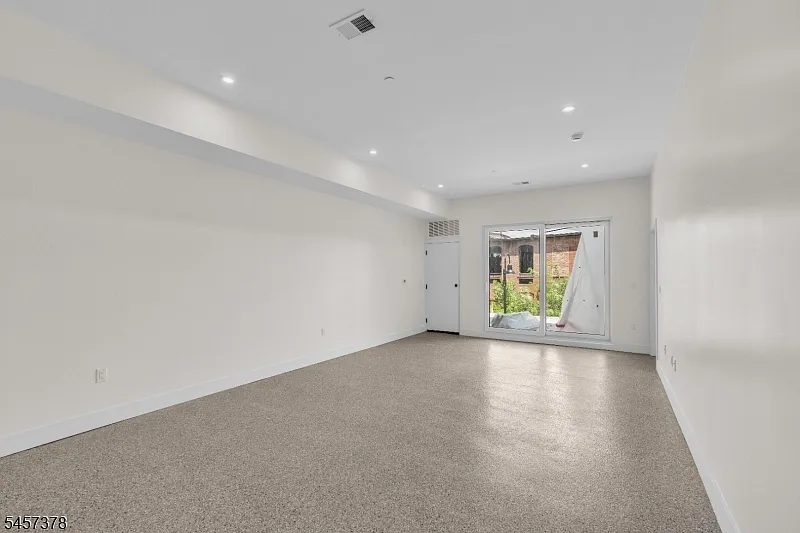 2 bed, 2.0 bath, 1140 sqft, $2,815 — Photo 4