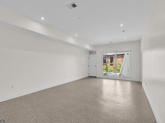 4th image of 127 South St #203