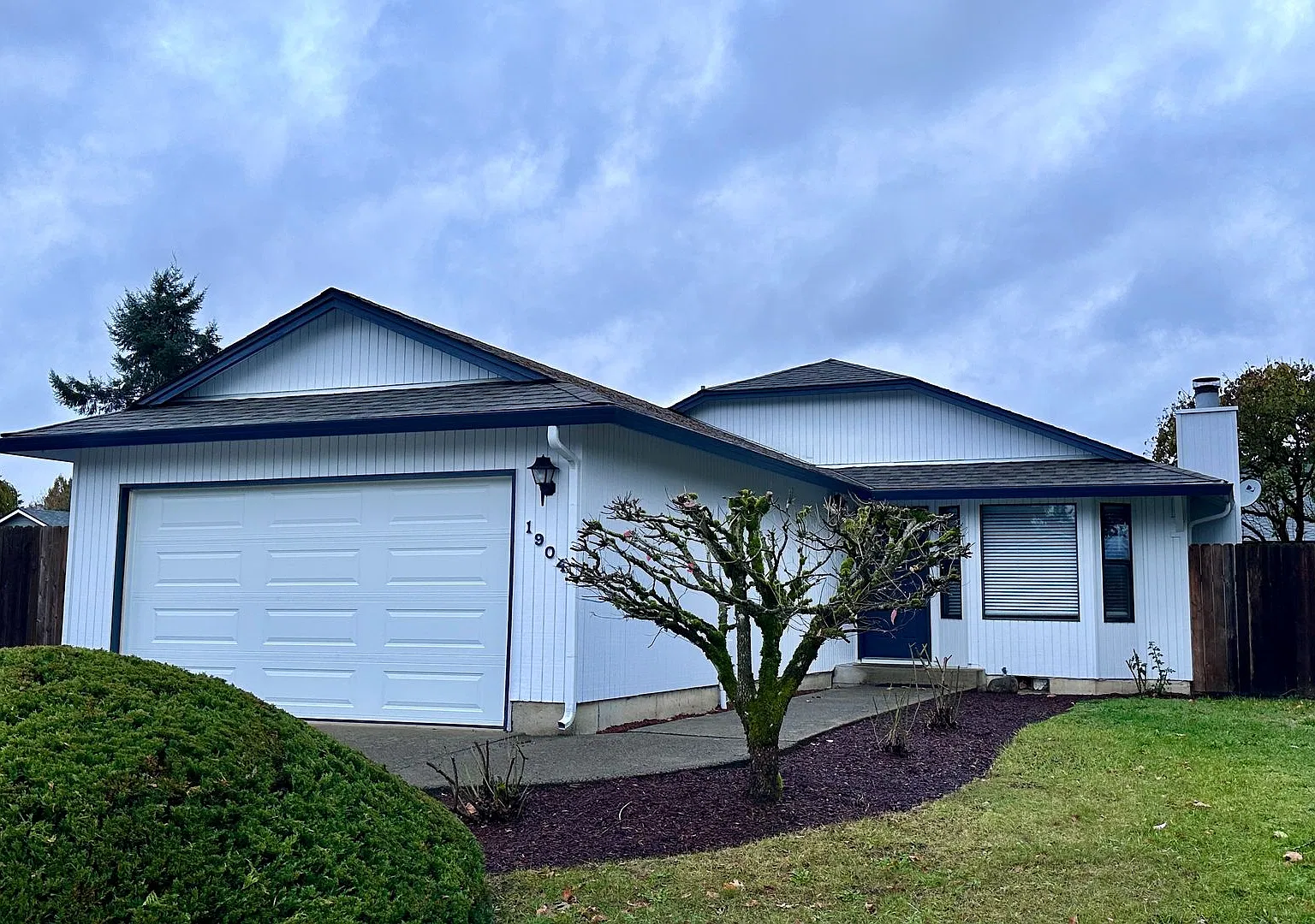 Charming 3 bed, 2 bath house in Cascade SE Neighborhood — Photo 1