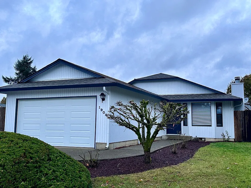 1904 SE Blairmont Dr