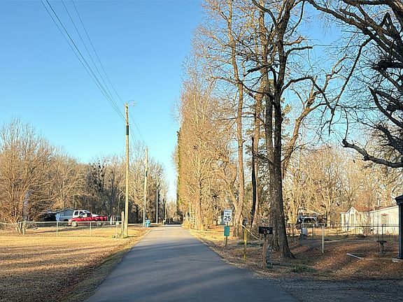 4th image of 79 Tyler St