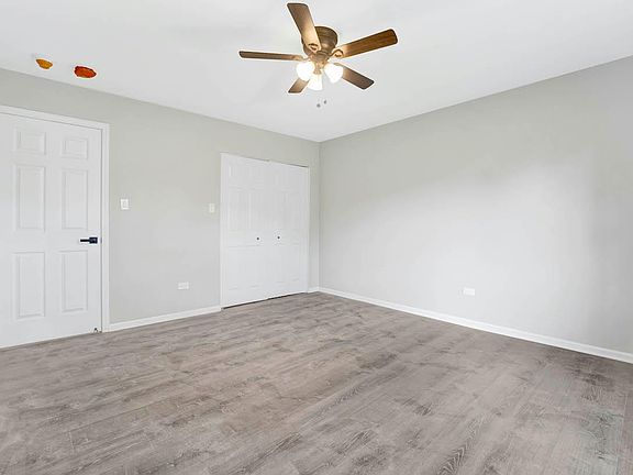 5th image of 7S035 Suffield Ct APT C203
