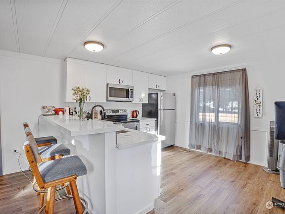 4th image of 19714 68th Avenue E