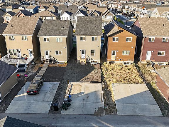 5th image of 264 Orchards Blvd SW