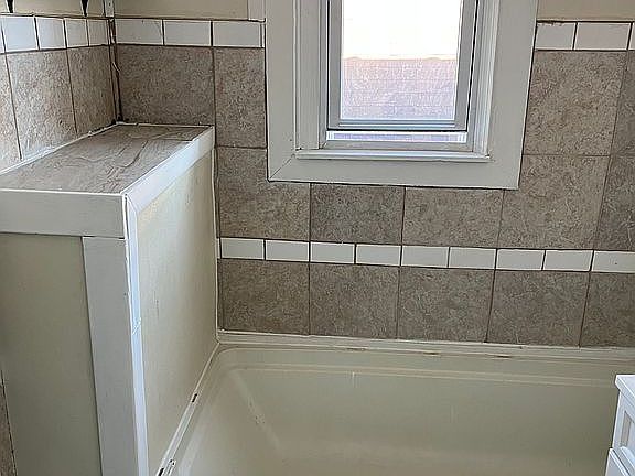 4th image of 4851 McCook Ave #4