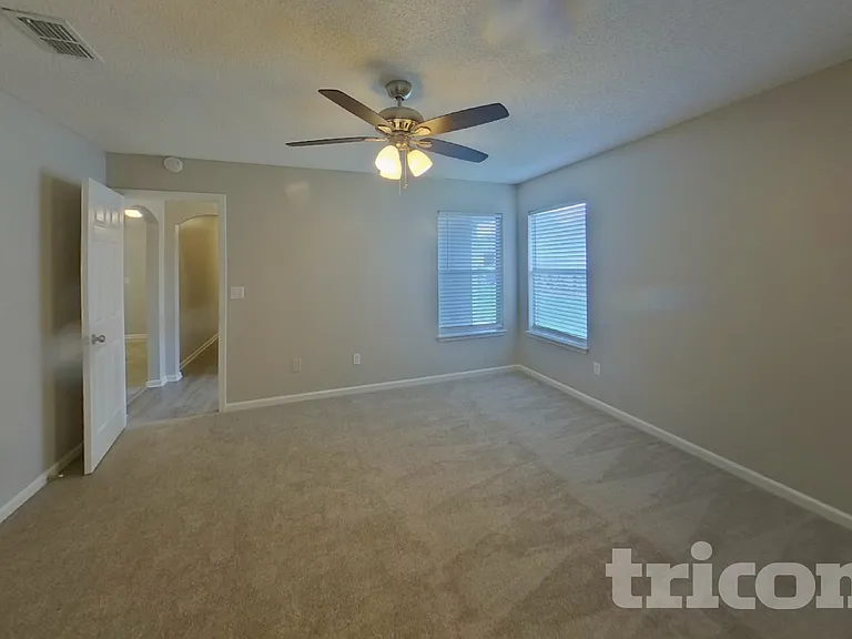 4231 Hanging Moss Dr — Photo 6