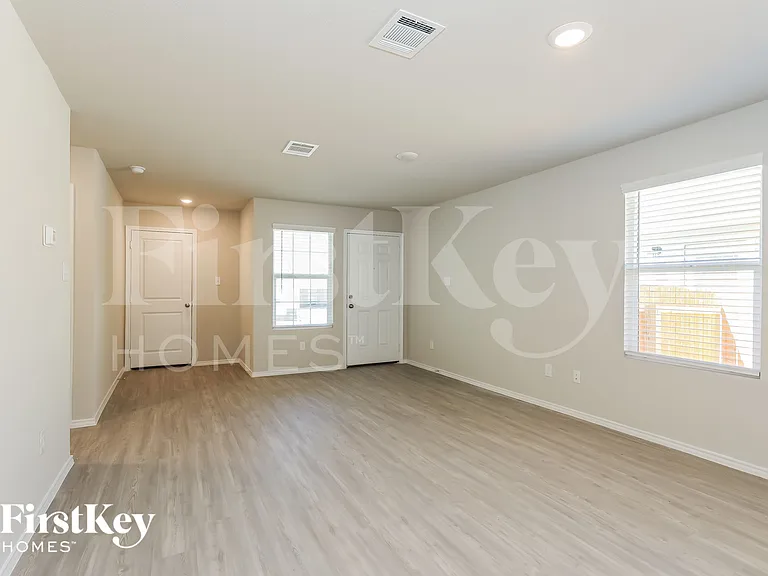 10719 Prusiner Dr — Photo 3