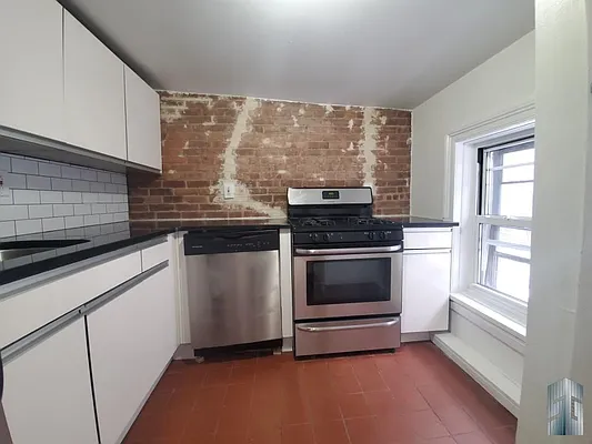 Rented by Skyline Group Real Estate | media 4